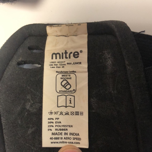 Mitre Junior Shin Guards - Picture 10 of 11
